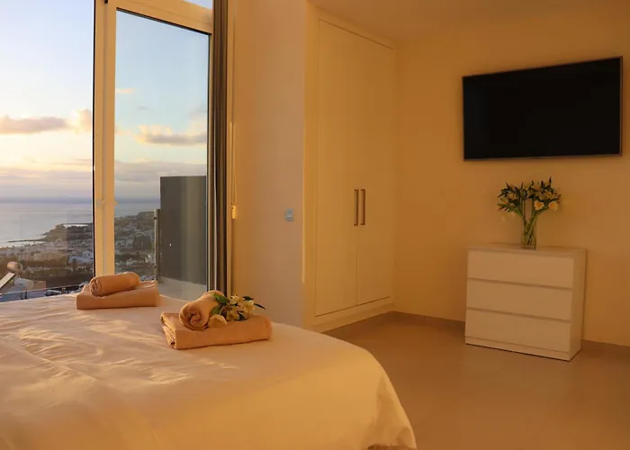 Azure Sky - Panoramic Ocean View, Luxury, San Eugenio